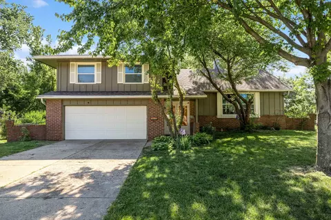 4413 73rd Pl, Urbandale, IA 50322