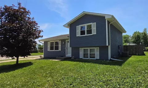512 NE 9th St, Grimes, IA 50111
