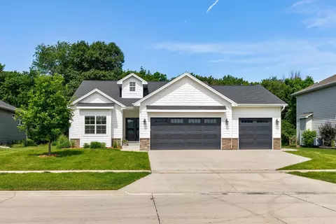 1020 Cardinal Dr, Polk City, IA 50226