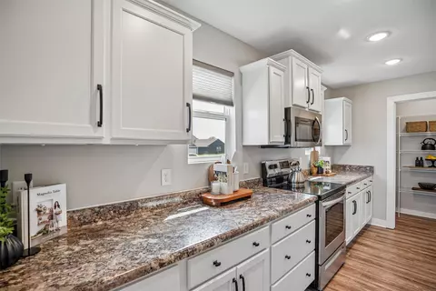 Kitchen - 1607 NE 2nd St, Stuart, IA 50250 photo 3 of 5