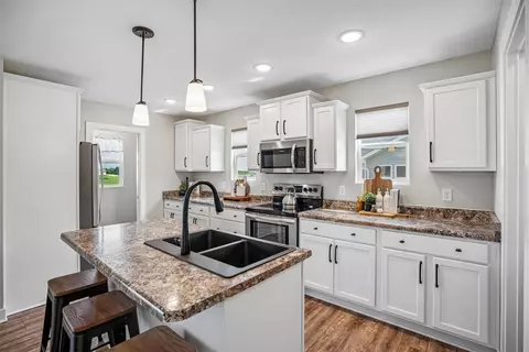 Kitchen - 1607 NE 2nd St, Stuart, IA 50250 photo 1 of 5