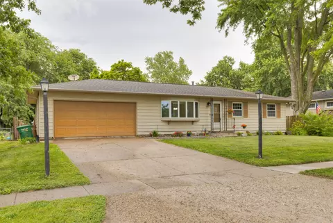 1505 4th St SW, Altoona, IA 50009