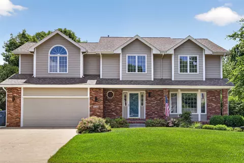 9104 Tanglewood Dr, Urbandale, IA 50322