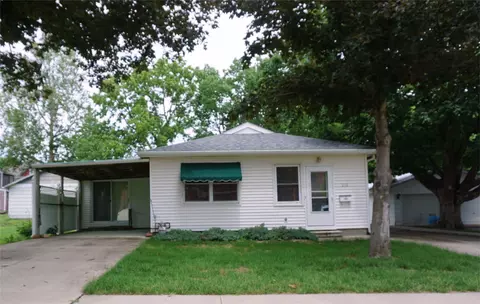 215 E Filmore St E, Winterset, IA 50273