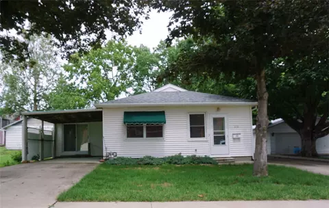 215 E Filmore St E, Winterset, IA 50273