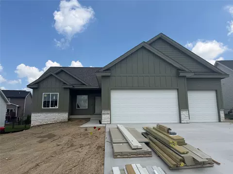 15211 Springbrook Trl, Urbandale, IA 50323