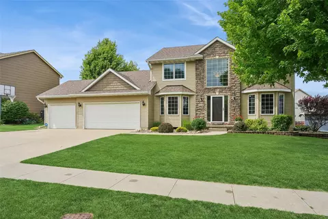 3106 E Spring St, Des Moines, IA 50320