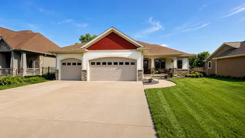 510 Stonegate Ct SW, Altoona, IA 50009