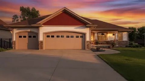 510 Stonegate Ct SW, Altoona, IA 50009