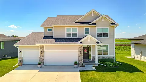3144 Lakeview Dr SE, Altoona, IA 50009