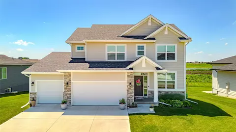 3144 Lakeview Dr SE, Altoona, IA 50009