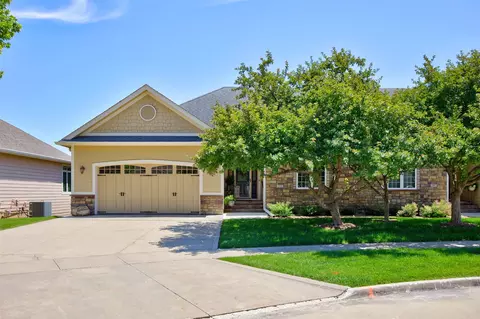 7640 Escalade Ct, West Des Moines, IA 50266