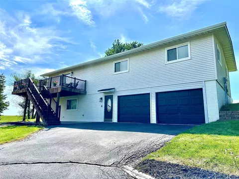 21 Eagle Dr, Grinnell, IA 50112