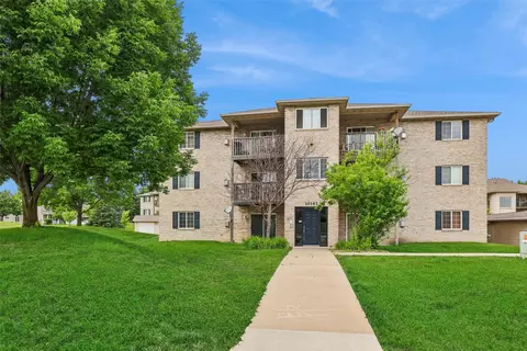 10141 Sutton Dr #1, Urbandale, IA 50322