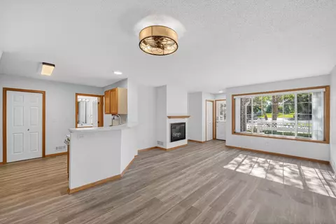 150 S Prairie View Dr #1102, West Des Moines, IA 50266