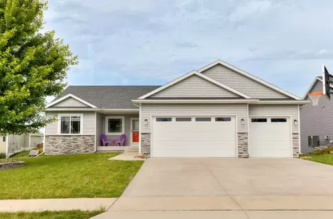 1419 Green Hills Dr, Norwalk, IA 50211