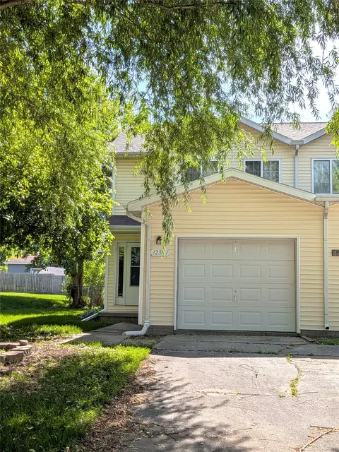 1230 Hardin Dr #1, Carlisle, IA 50047