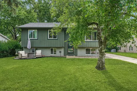 9189 Oakwood Dr, Norwalk, IA 50211