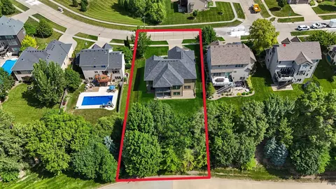 16636 Tanglewood Dr, Clive, IA 50325