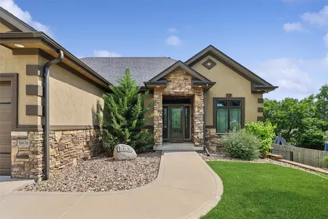 16636 Tanglewood Dr, Clive, IA 50325