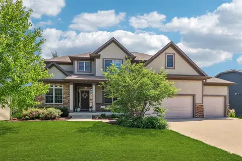 7025 Northwood Dr, Johnston, IA 50131