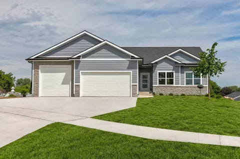 197 E Bridge Cir, Polk City, IA 50226