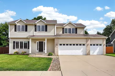 7893 Aspen Dr, West Des Moines, IA 50266
