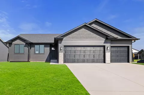 1912 E Clinton Pl, Indianola, IA 50125