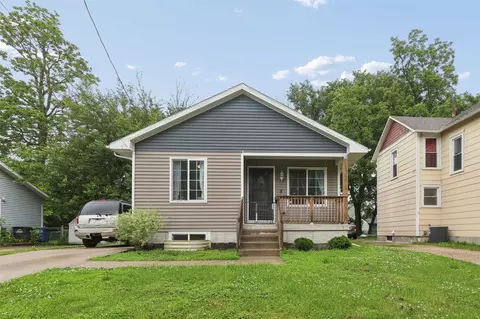1269 Stewart St, Des Moines, IA 50316