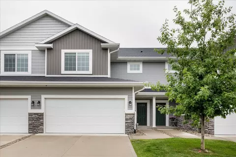 9651 Turnpoint Dr, West Des Moines, IA 50266