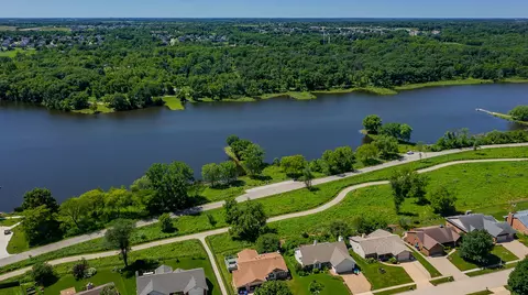2730 E Leach Ave, Des Moines, IA 50320