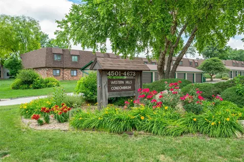 4633 Woodland Ave #1, West Des Moines, IA 50266