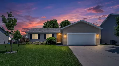875 SE Bobwhite Ln, Waukee, IA 50263