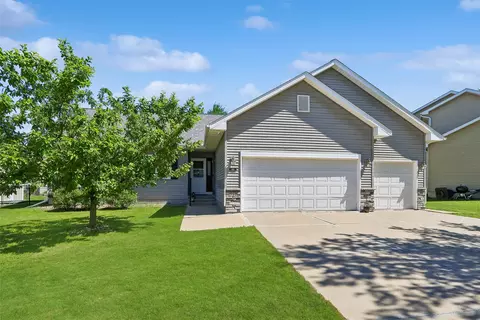 910 NE 45th St, Ankeny, IA 50021