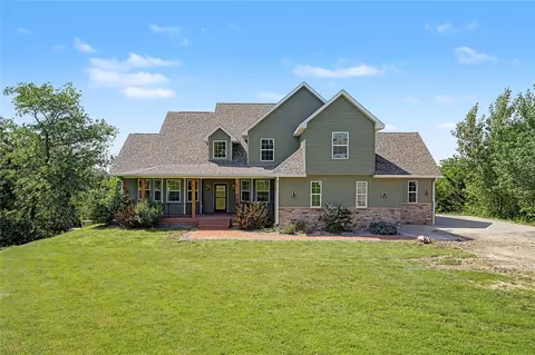 7501 N Onyx Trl, Indianola, IA 50125