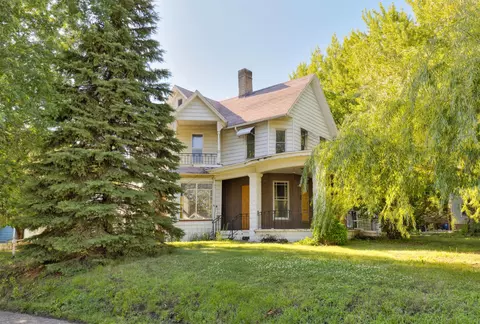 803 Oak Park Ave, Des Moines, IA 50313