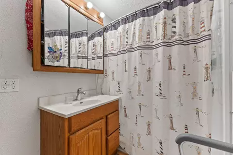 Bath - 2040 A Stuart Rd, Greenfield, IA 50849 photo 3 of 3