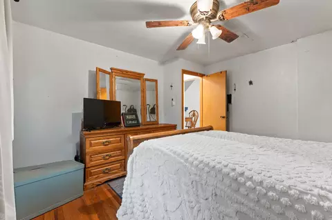 Bedroom - 2040 A Stuart Rd, Greenfield, IA 50849 photo 2 of 6