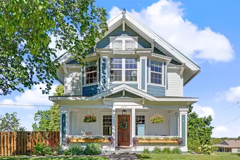 307 N 7th St, Guthrie Center, IA 50115