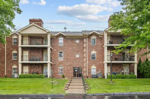 4900 Pleasant St #15, West Des Moines, IA 50266