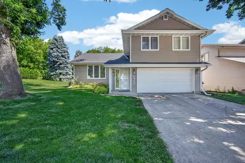 5469 Dakota Dr, West Des Moines, IA 50266