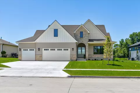 10622 NW 80th Ave, Johnston, IA 50131