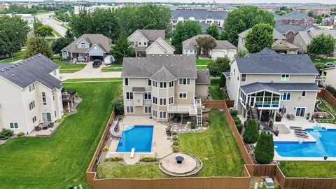 274 S 62nd St, West Des Moines, IA 50266