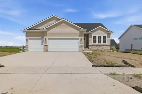 515 NW Georgetown Dr, Waukee, IA 50263