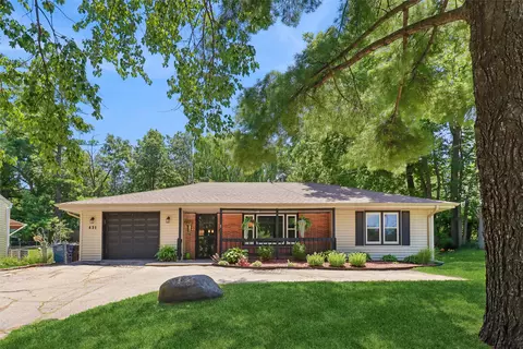 431 E Pleasant View Dr, Des Moines, IA 50315