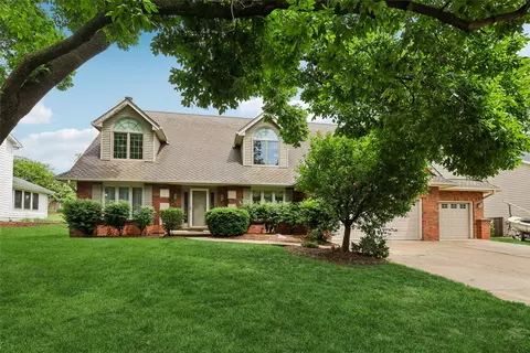 809 58th St, West Des Moines, IA 50266