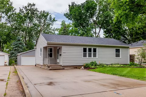 1218 68th St, Windsor Heights, IA 50324