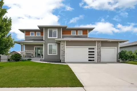815 NElk Run Dr, Waukee, IA 50263