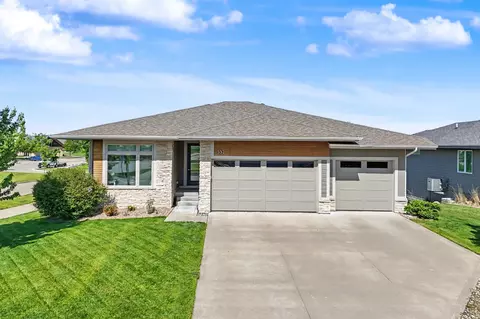 532 NE Westgate Dr, Waukee, IA 50263