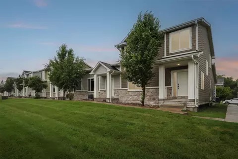 515 10th St, Waukee, IA 50263